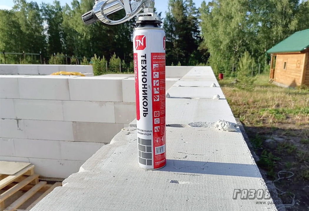 Как правильно применять клей-пену для газобетона фото к статье