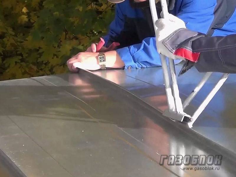 Виды и монтаж обрешётки под фальцевую кровлю дома, фото 11