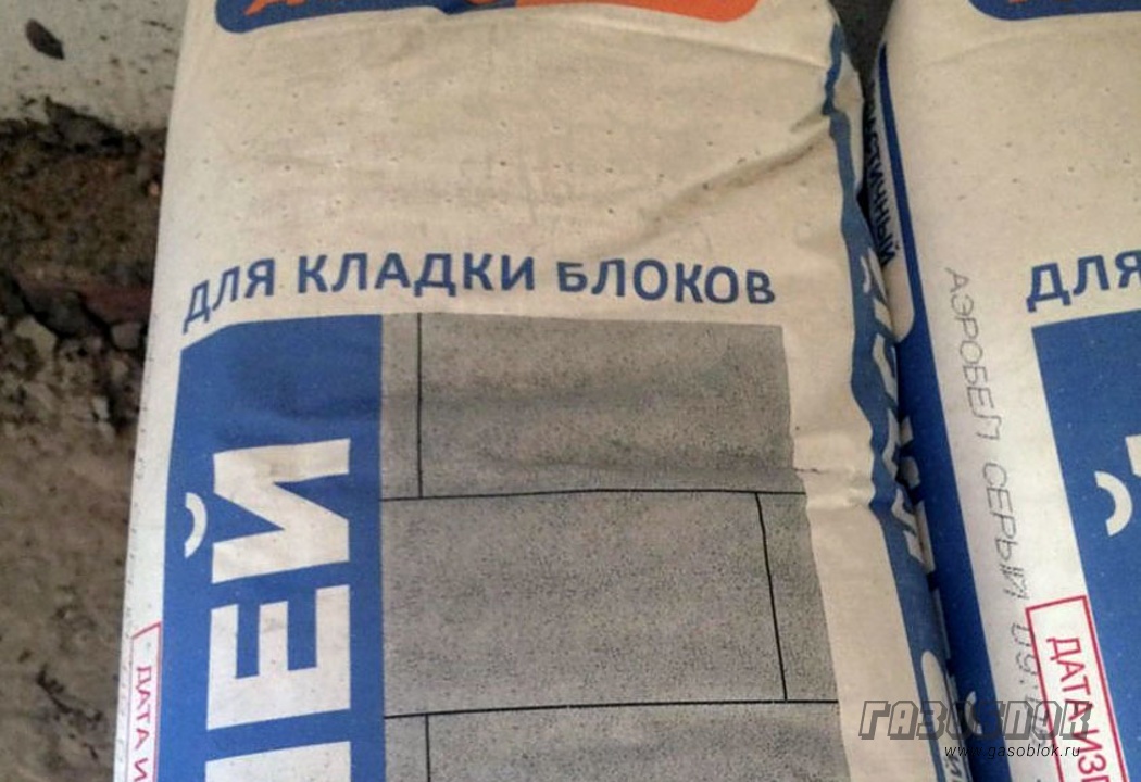 Весь июль блоки АэроБел Premium с клеем в подарок, фото к новости