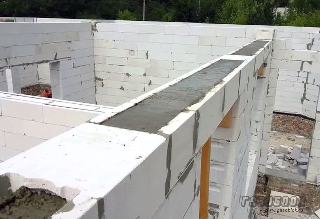Армопояс для дома из газобетона под балки и крышу фото к статье