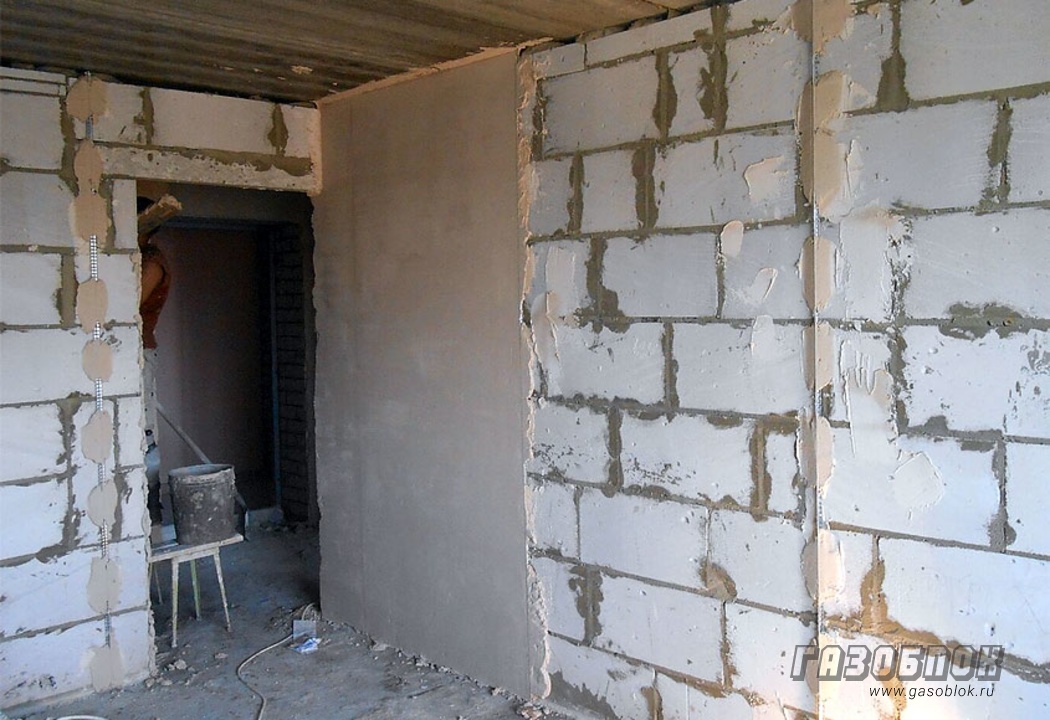 Чем штукатурить газобетон: внутри и снаружи дома фото к статье